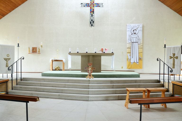 Read more about the article No altar