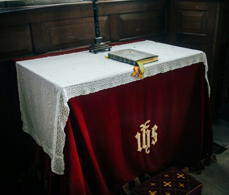 Read more about the article Why churches should not have altars